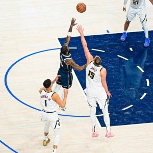  欧文神仙球准绝杀，独行侠客场一分险胜灰熊延续悬念