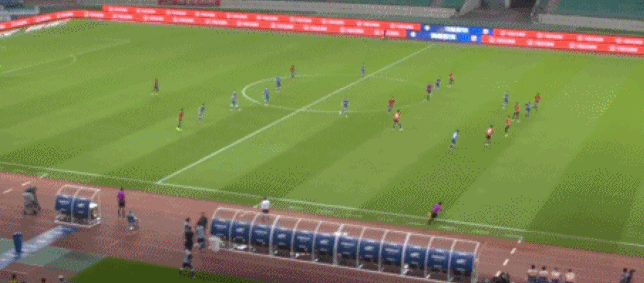  阿雅克肖定位球战术奏效，头球攻门连破敌阵