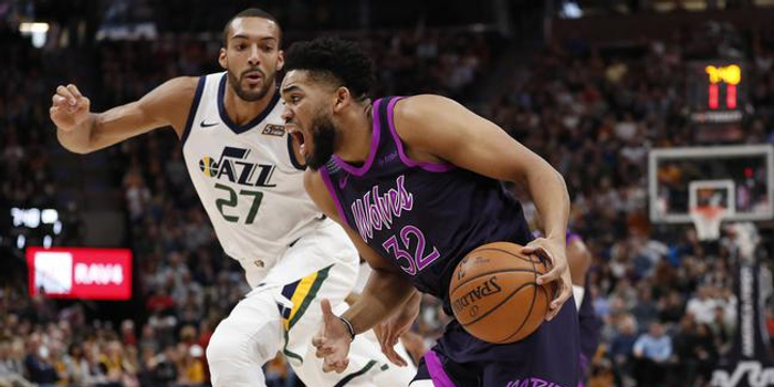  爱德华兹隔扣惊艳森林狼新星闪耀全场